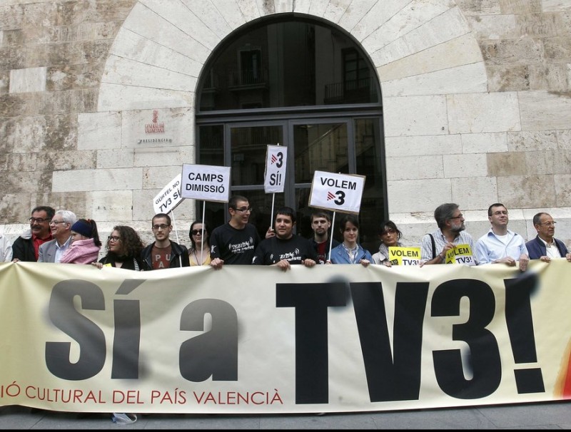 Concentració davant la Generalitat Valenciana per exigir les emissions de TV3 Foto:JOSEP CUELLAR